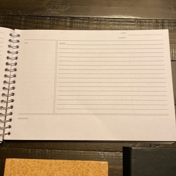 4 Notebooks - Picture 5 of 5